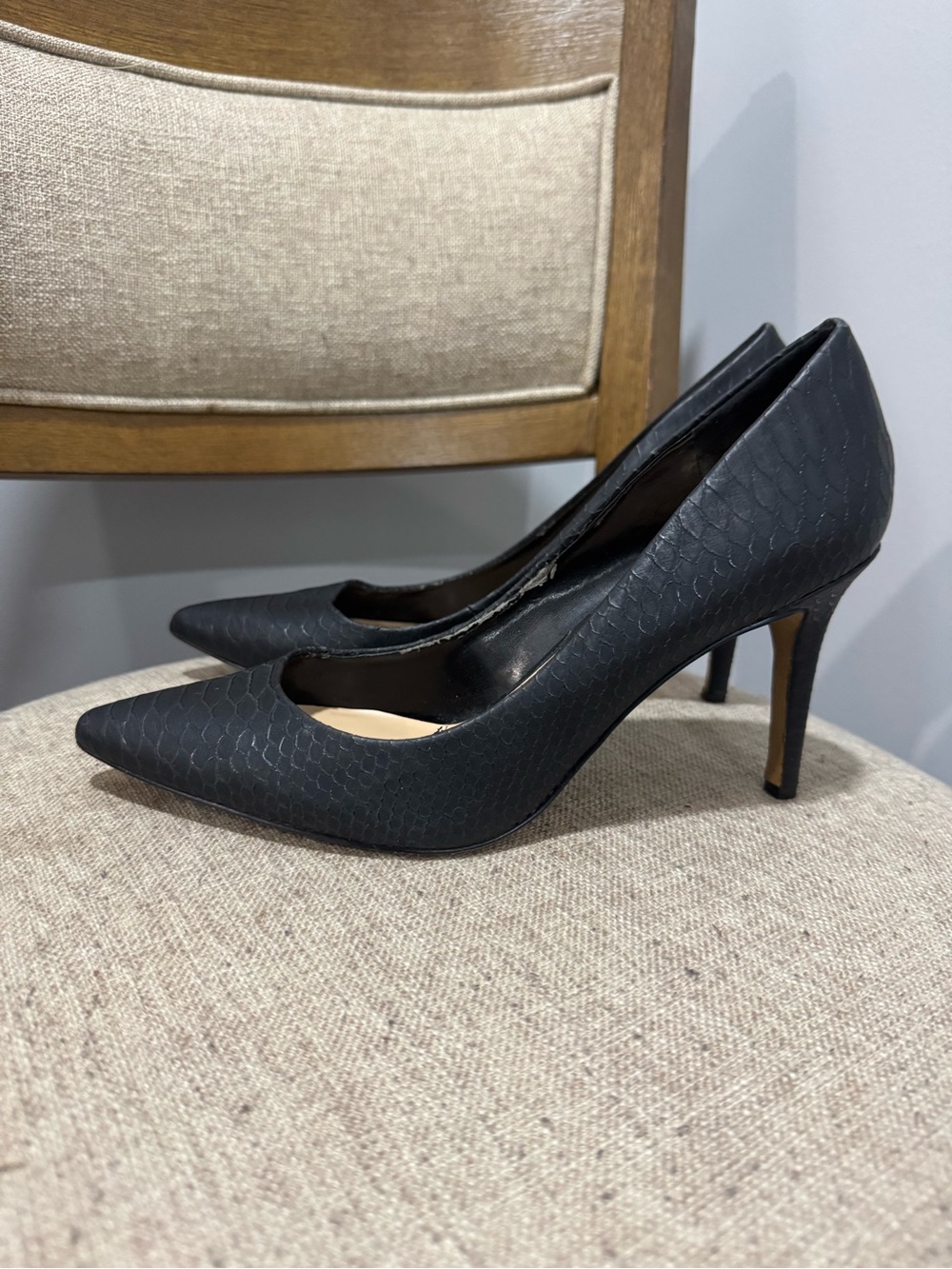 Jessica Simpson textured Classic Black Pointed Toe Stiletto Pumps size 9M